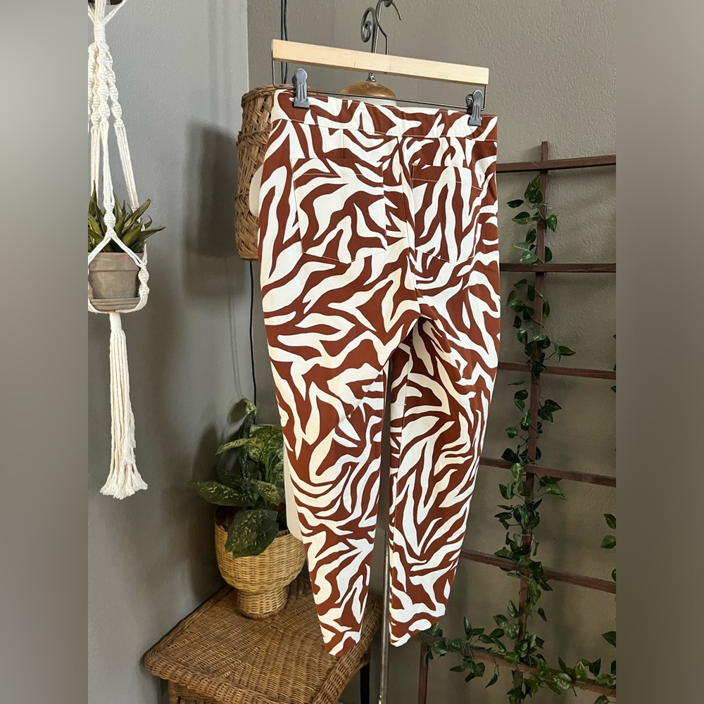 ▪️Spanx On The Go Slim Straight Ankle Pants in Clay Zebra Stripe 20366r M - Picture 11 of 13